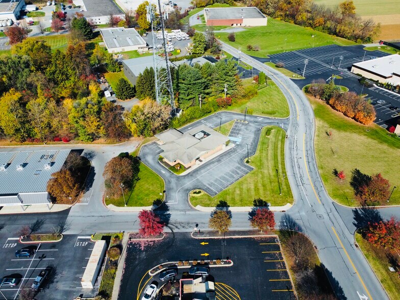 More Photos Of 3060 Industry Dr, Lancaster Specialty For Lease