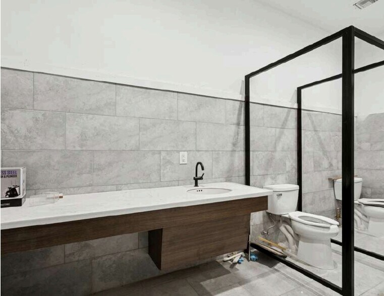 More Photos Of 1240 S Broad St, New Orleans Warehouse For Sale