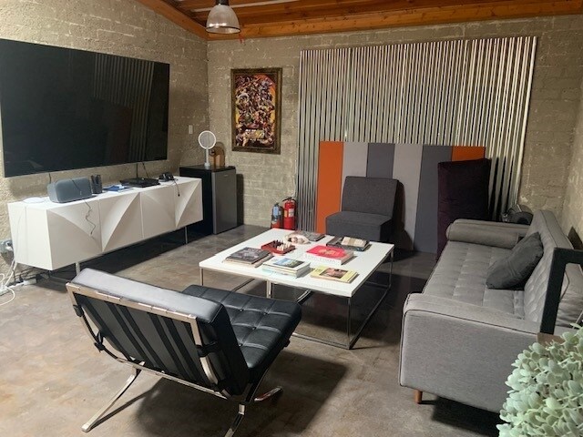 More Photos Of 1601-1605 Victory Blvd, Glendale Loft Creative Space For Sale