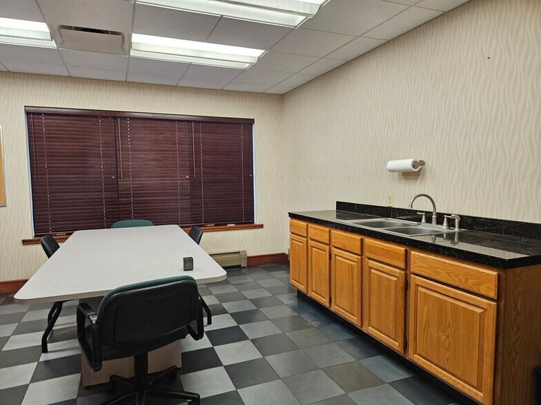 More Photos Of 2416 Pennsylvania Ave, Weirton Medical For Lease