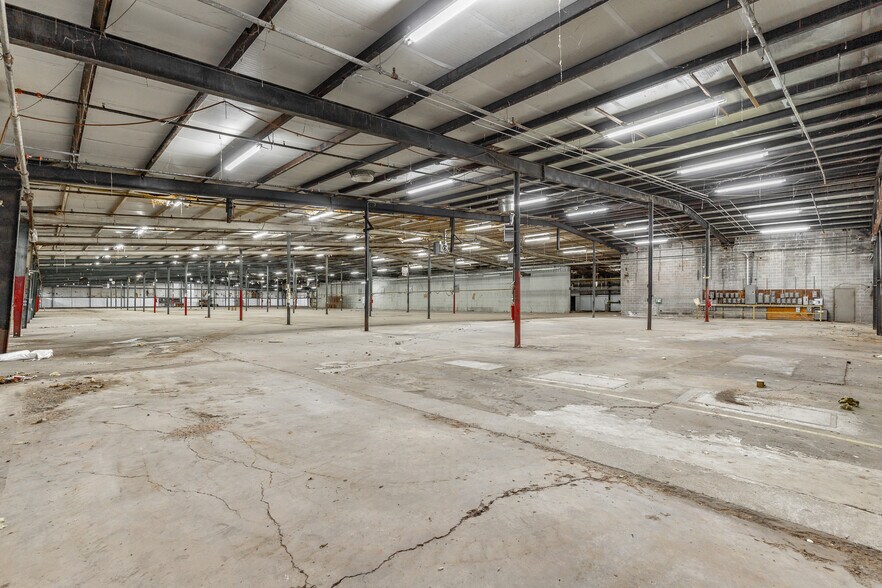 More Photos Of 1318 Underwood St, Dalton Warehouse For Lease