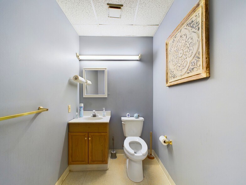 More Photos Of 10501 Academy Rd, Philadelphia Medical For Sale