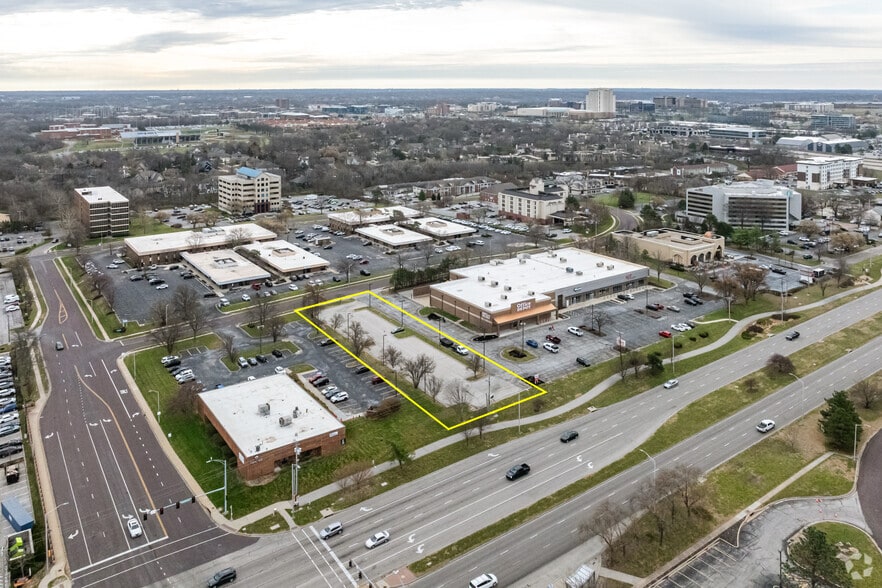 More Photos Of 10553 Metcalf Ave, Overland Park Land For Lease