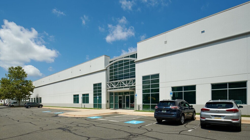 More Photos Of 45080 Old Ox Rd, Dulles Warehouse For Lease