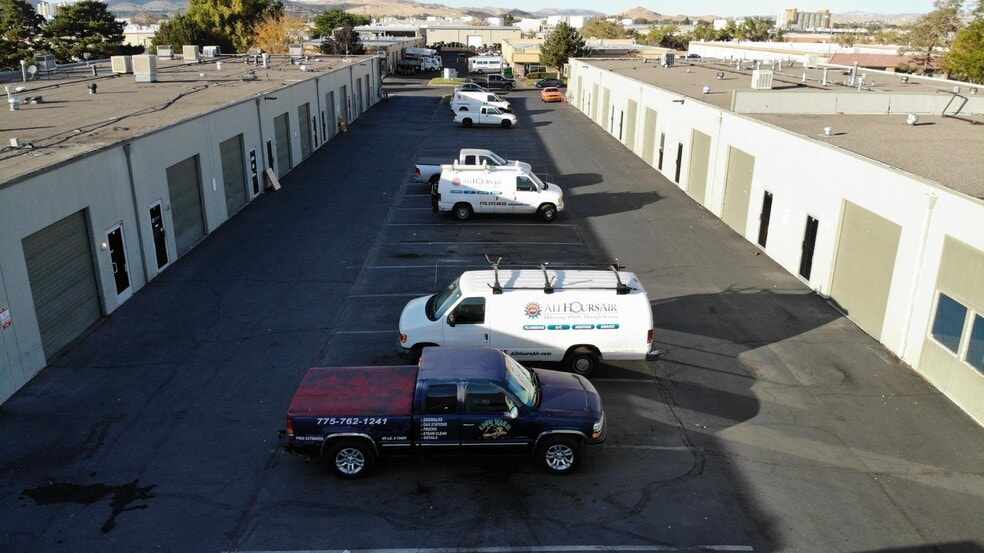 More Photos Of 395 Freeport Blvd, Sparks Showroom For Lease