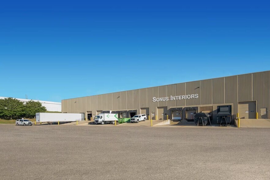 More Photos Of 6325 Sandburg Rd, Golden Valley Warehouse For Lease
