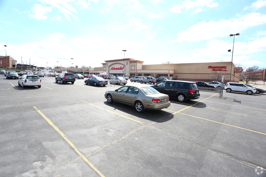 90009070 St. Charles Rock Rd, Saint John, MO 63114 For Lease