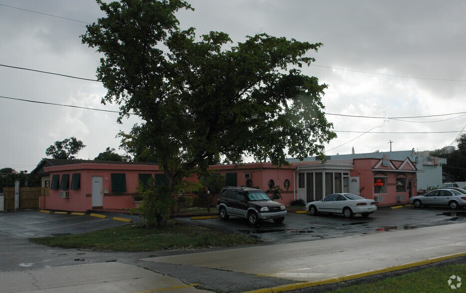 Primary Photo Of 923-925 Old Federal Hwy, Hallandale Beach Office For Sale
