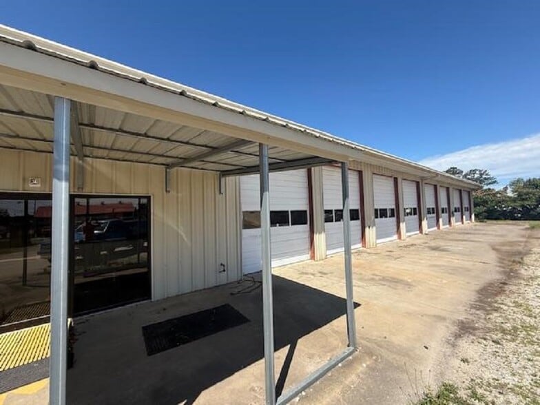 More Photos Of 1107 Reynolds Ave, Greenwood Industrial For Sale