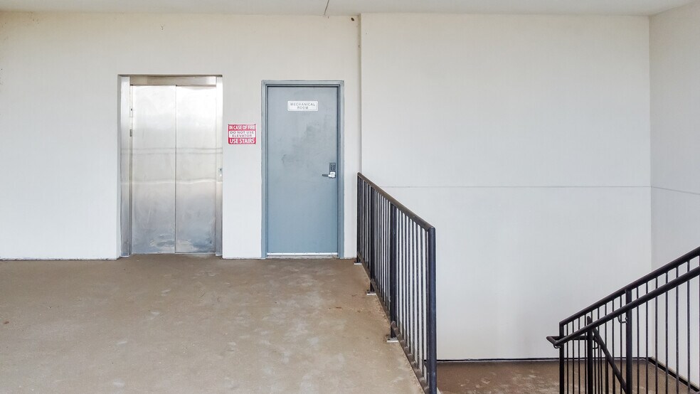 More Photos Of 2941 Broadway Bend Dr, Pearland Office For Lease