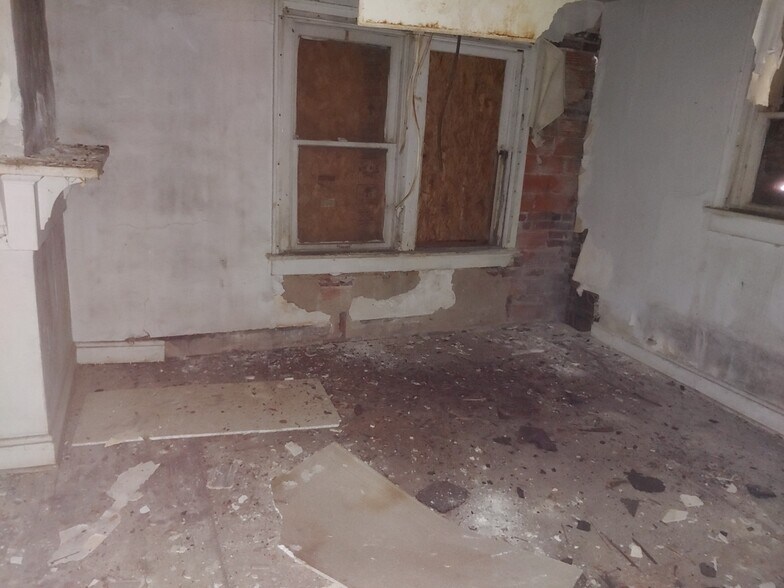 More Photos Of 1010-1016 E Main St, Columbus Storefront Retail Residential For Sale