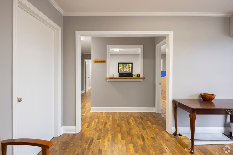 More Photos Of 847 W Main St, Lake City Warehouse For Lease