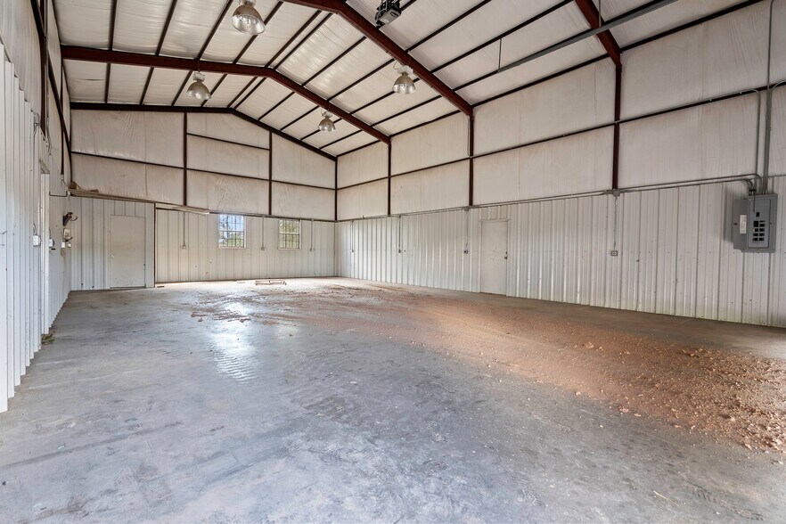More Photos Of 10910 N County Road 3010, Lindsay Warehouse For Sale