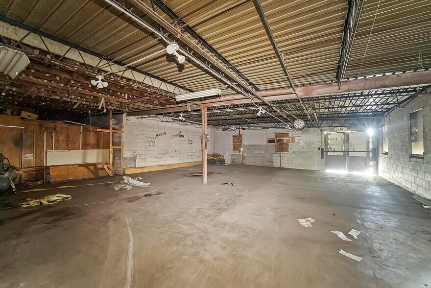 More Photos Of 909-911 Milton Rd, Alton Flex For Sale