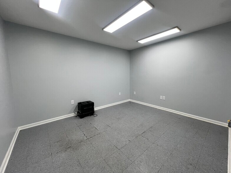 More Photos Of 200 Pedro St, Monroe Flex For Lease