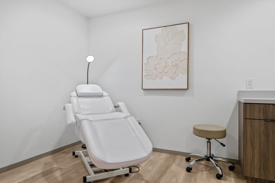 More Photos Of 6909 Grand Blvd, Houston Medical For Lease