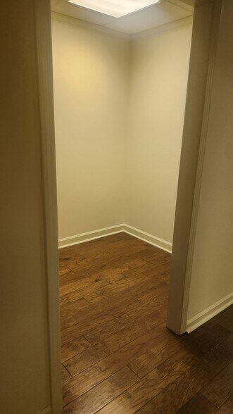 More Photos Of 4727-4729 Spottswood Ave, Memphis Office For Lease