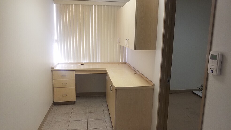 More Photos Of 220 E Horizon Dr, Henderson Office For Sale