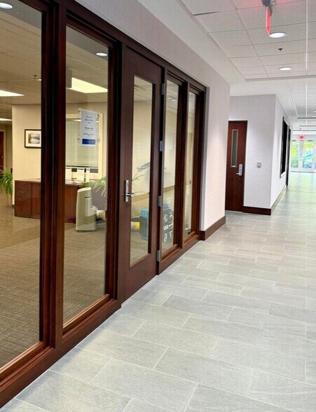 More Photos Of 1 Oak St, Asheville Office For Lease