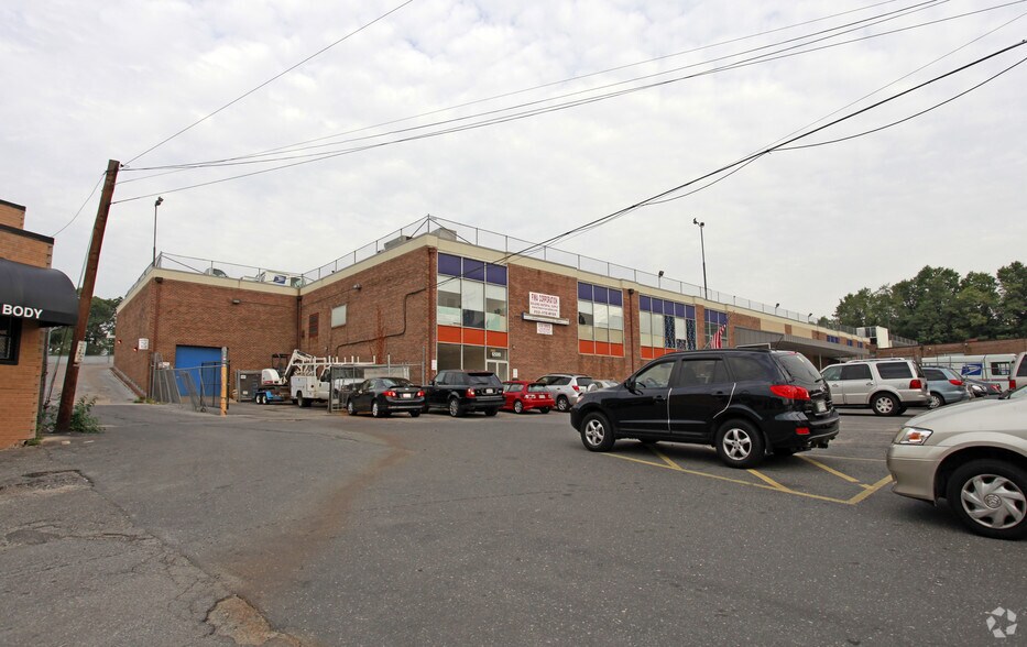 More Photos Of 6511 Chillum Pl NW, Washington Warehouse For Lease