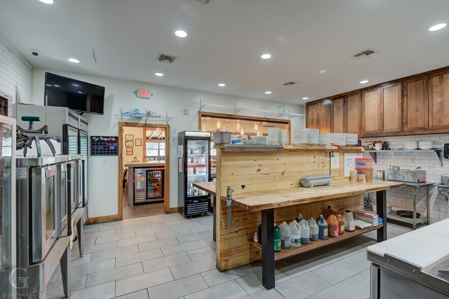 More Photos Of 9220 Wallace Lake Rd, Shreveport Storefront Retail Office For Sale
