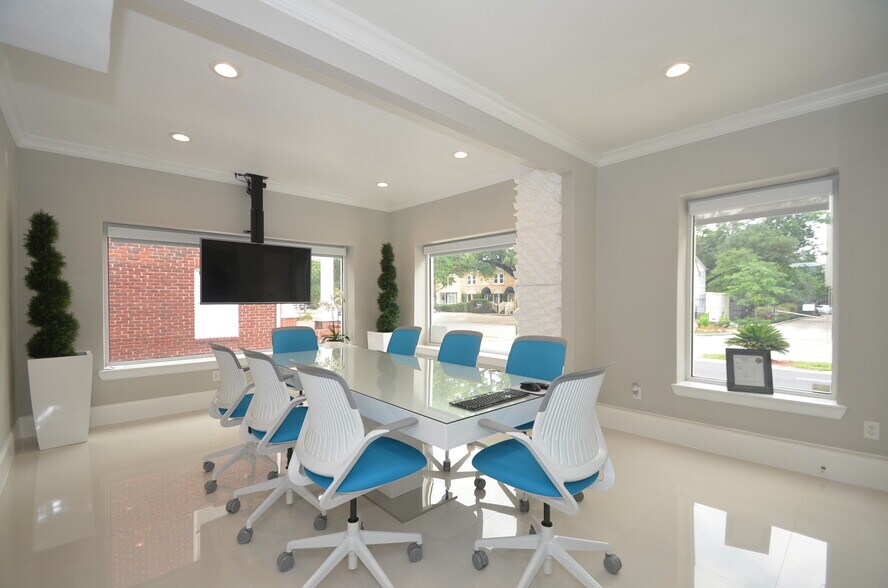 More Photos Of 1644 W Alabama St, Houston Loft Creative Space For Lease