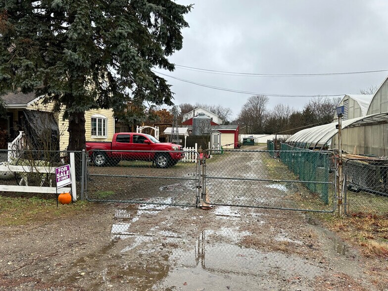 More Photos Of 482 Sylvan Ave, Bayport Garden Center For Sale