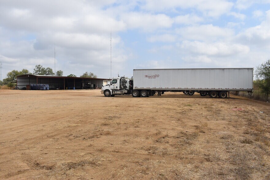 More Photos Of 204 Pr Cardinal Ln, Jourdanton Warehouse For Lease
