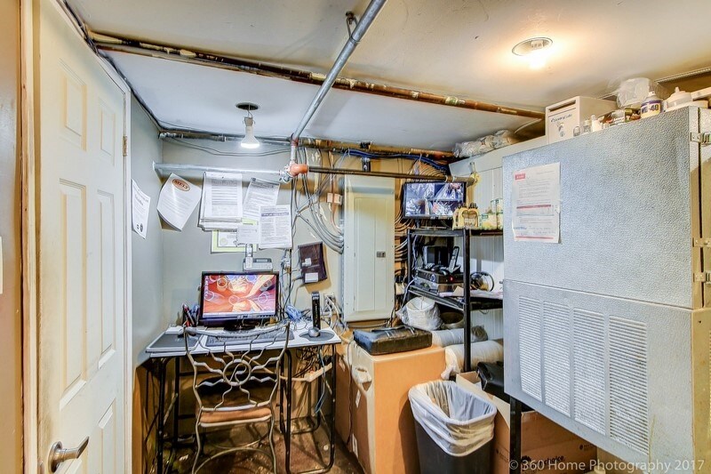 More Photos Of 300-302 Richmond St W, Toronto Storefront Retail Office For Lease