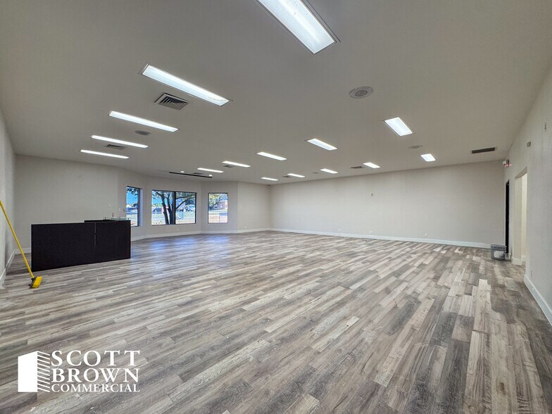 More Photos Of 2400 Worthington St, Denton Medical For Lease