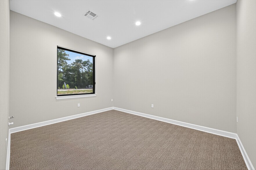 More Photos Of 13803 Madera Run, Humble Office For Sale
