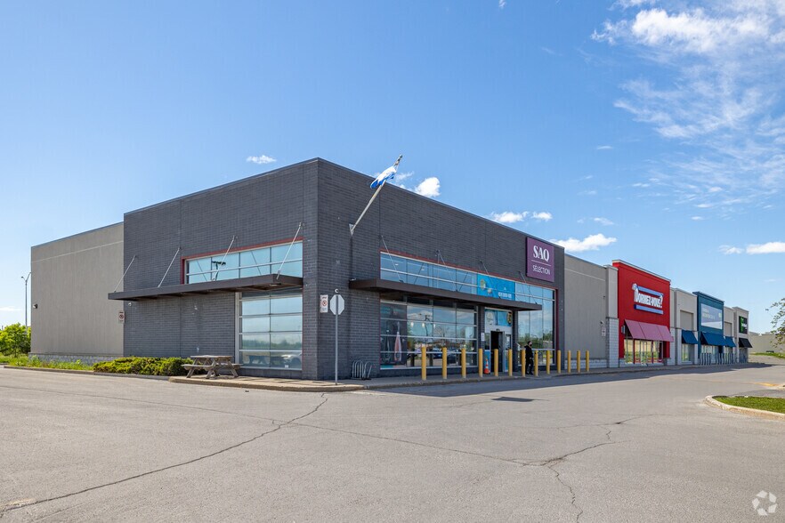 More Photos Of 5205 Boul Robert-Bourassa, Laval Unknown For Lease