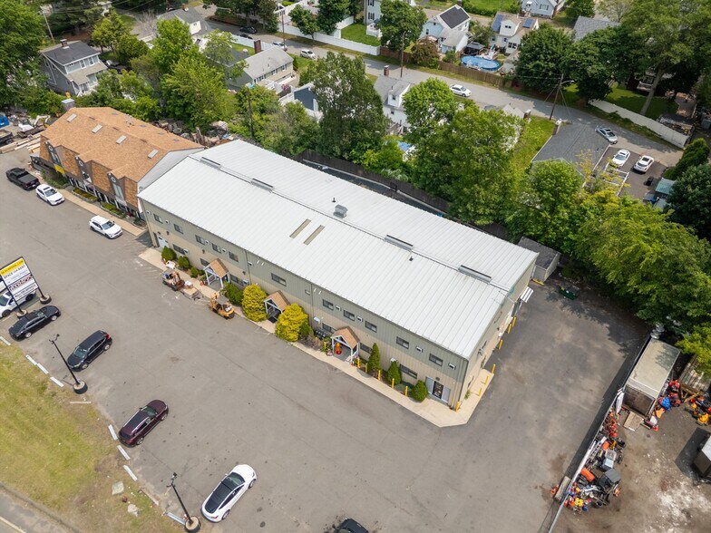 More Photos Of 10 Bennett Hwy, Saugus Warehouse For Lease