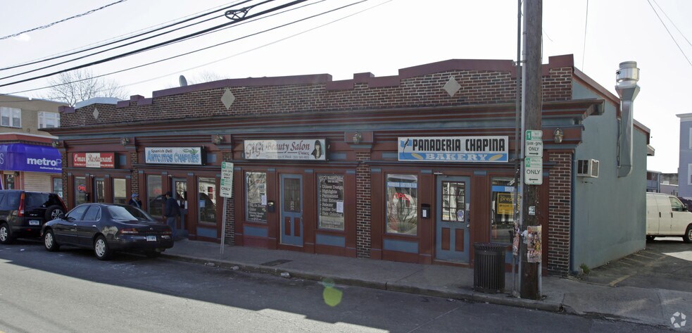 Primary Photo Of 210 W Main St, Stamford Freestanding For Lease