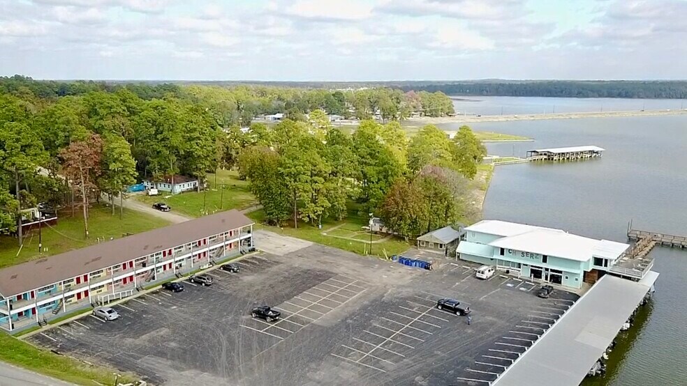 More Photos Of 371 Navaho Trl, Onalaska Restaurant For Lease
