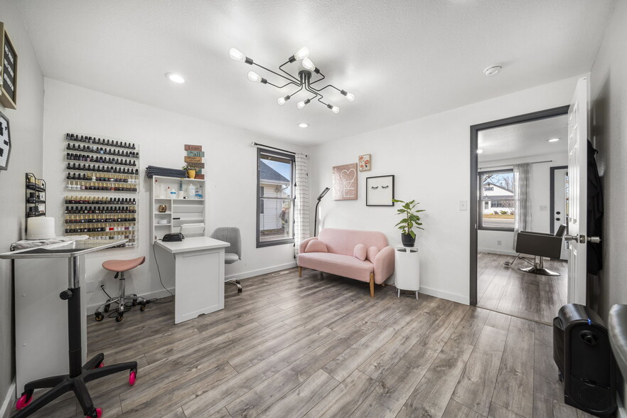 More Photos Of 9 Main St, Windsor Freestanding For Sale
