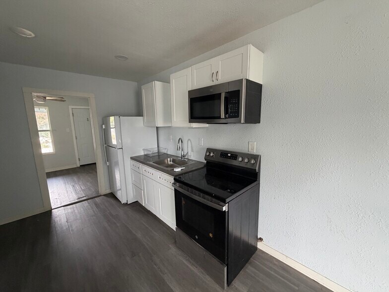 More Photos Of 101 Stanley Ct, San Antonio Multifamily For Sale
