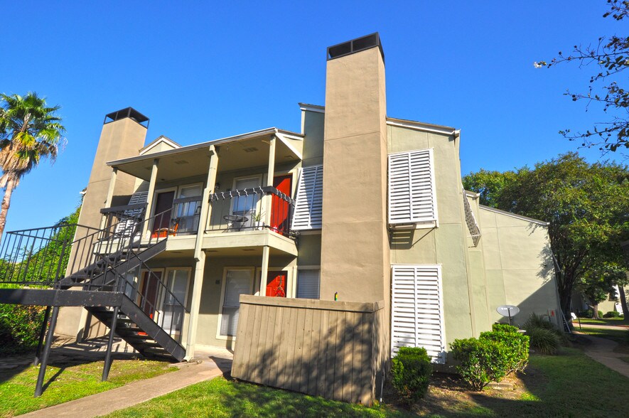 8740 Westheimer Rd, Houston, TX 77063 Apartments For Sale