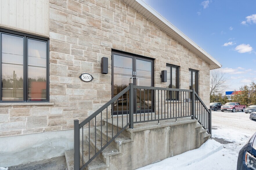More Photos Of 3650 Boul Guillaume Couture, Lévis Warehouse For Sale