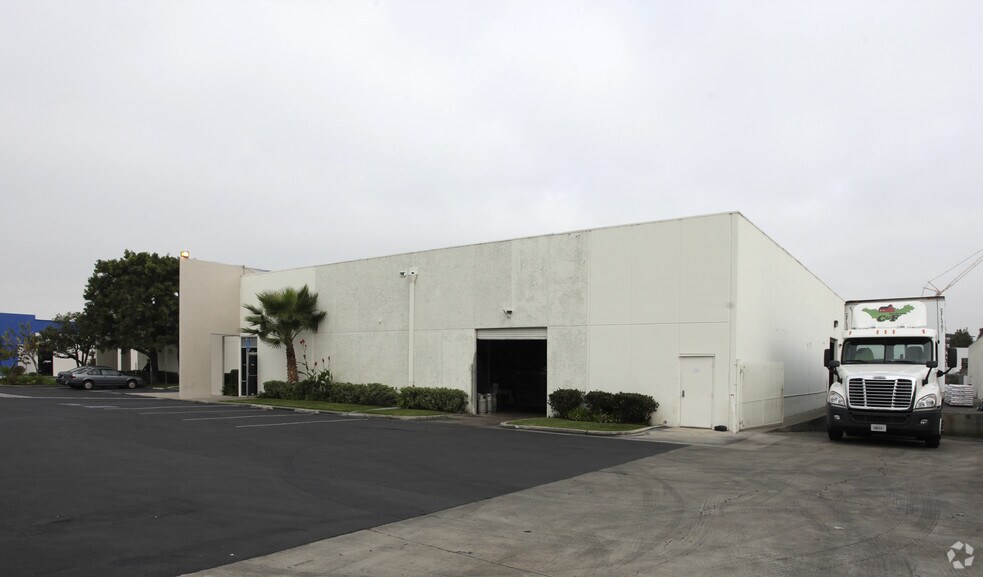 More Photos Of 10530-10574 Bechler River Ave, Fountain Valley Warehouse For Lease