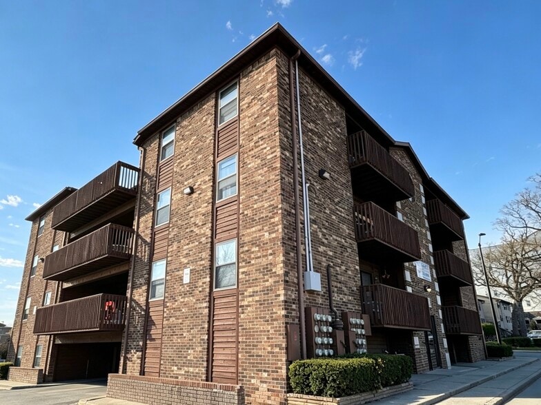 Primary Photo Of 400 S Grant St, West Lafayette Apartments For Sale