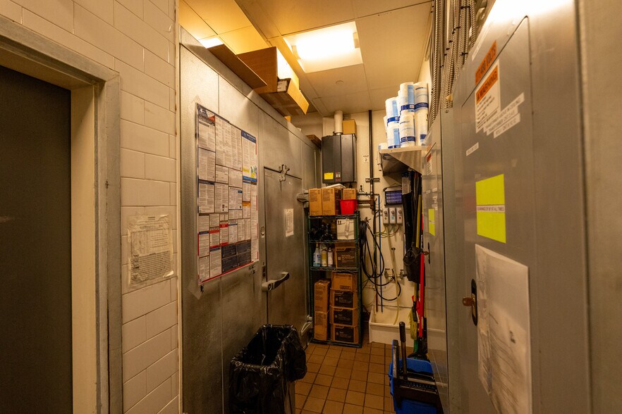 More Photos Of 84 Rt 17, East Rutherford General Retail For Lease