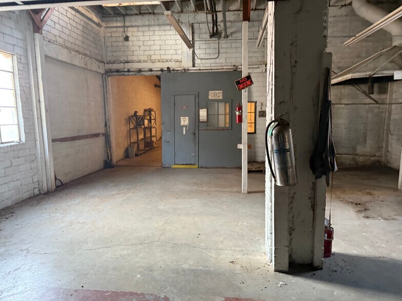 More Photos Of 119 E Main St, Cuero General Retail For Sale