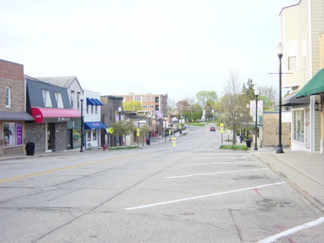 More Photos Of 1249 N Green St, McHenry Storefront For Lease