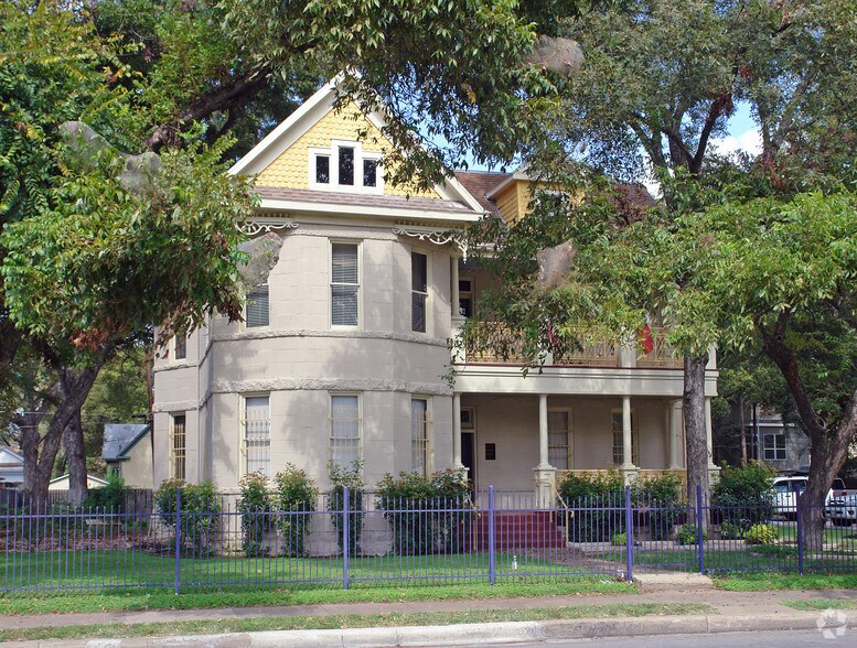 More Photos Of 1402 E Cesar Chavez St, Austin Office For Lease