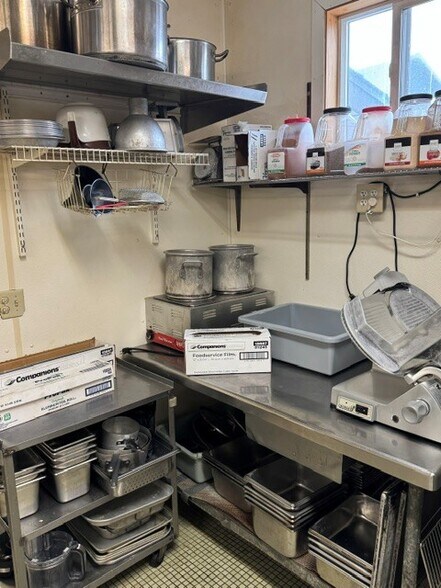 More Photos Of 244 N Pioneer Park Rd, Westfield General Retail For Lease