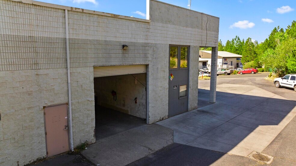 More Photos Of 110 Spring Hill Dr, Grass Valley Manufacturing For Lease