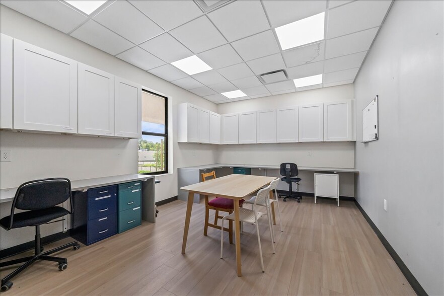 More Photos Of 1430 Poplar Ave, Memphis Office For Sale