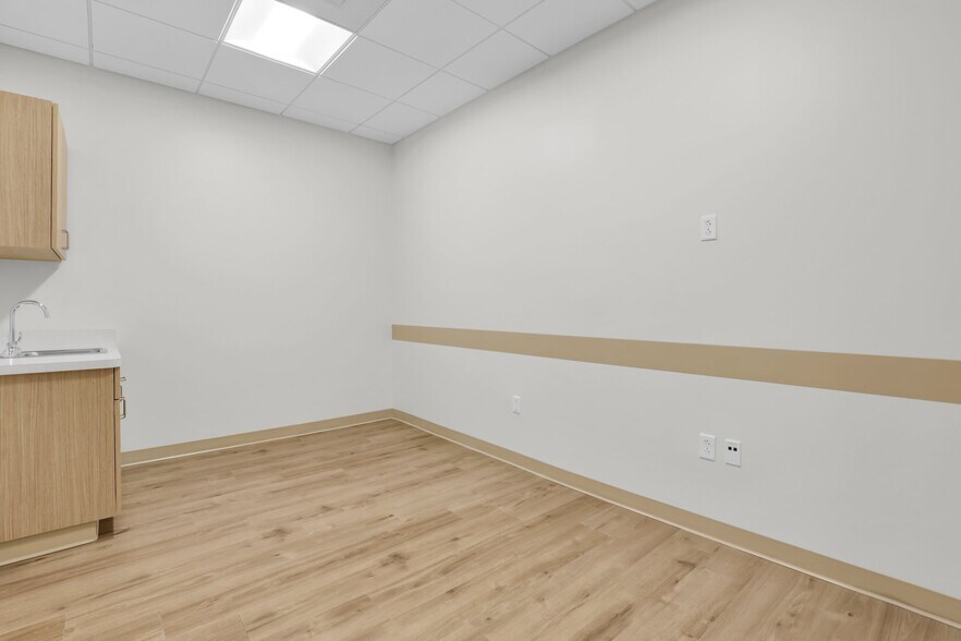 More Photos Of 4790 Waters Ave, Savannah Medical For Lease