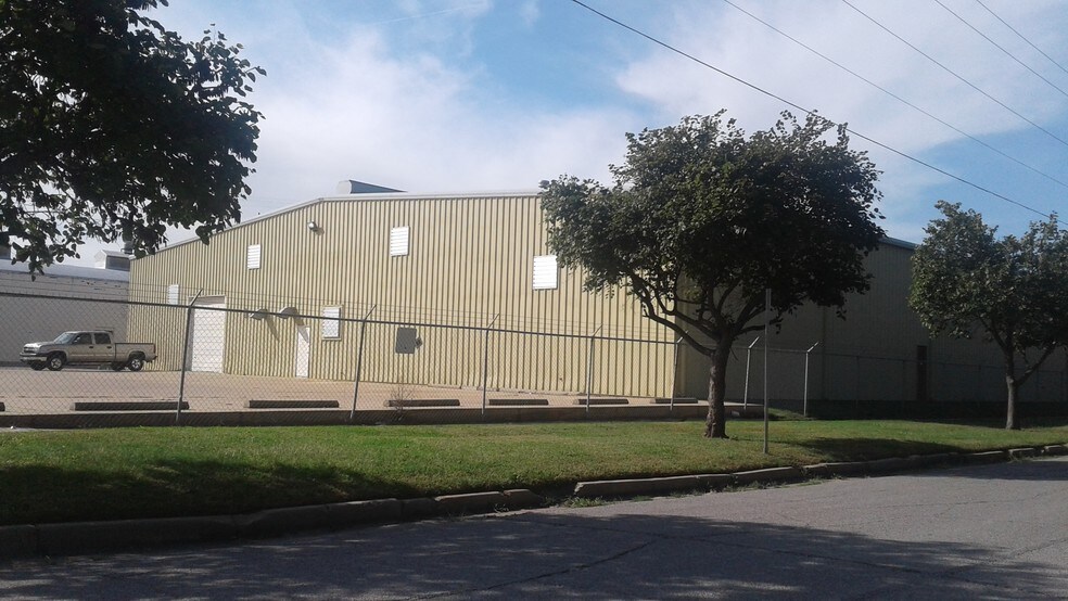 More Photos Of 1802-1814 W 2nd St N, Wichita Warehouse For Sale